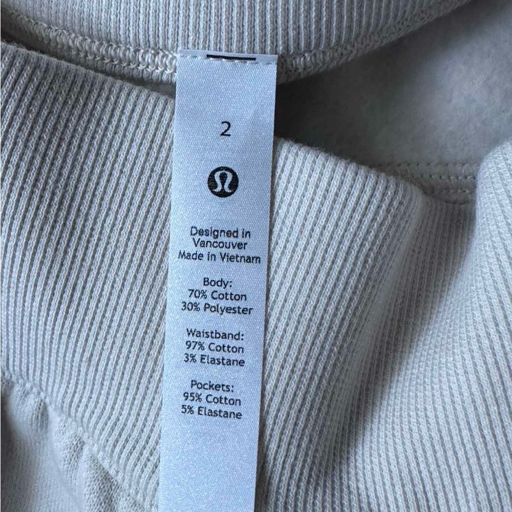 Lululemon - Picture 7 of 9